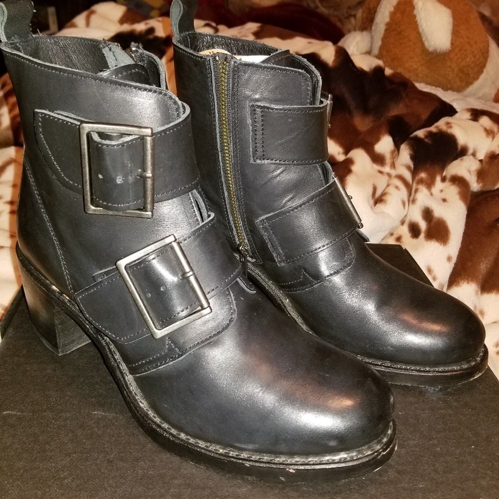 Frye Sabrina Double Buckle Black Boots 11
